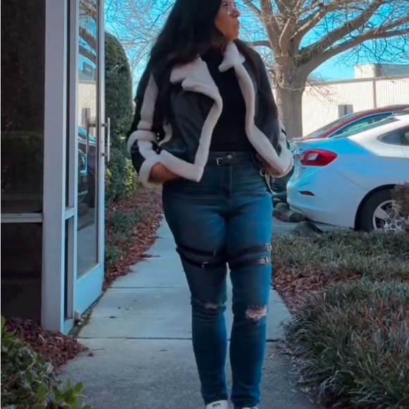 Meet your Posher, Malia - Picture 8 of 10